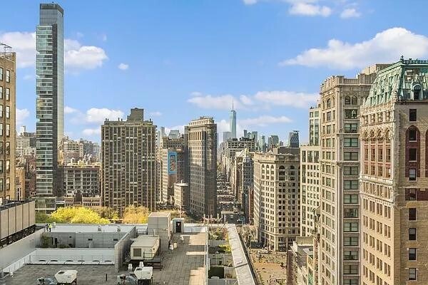 Building Photo - 241 Fifth Avenue