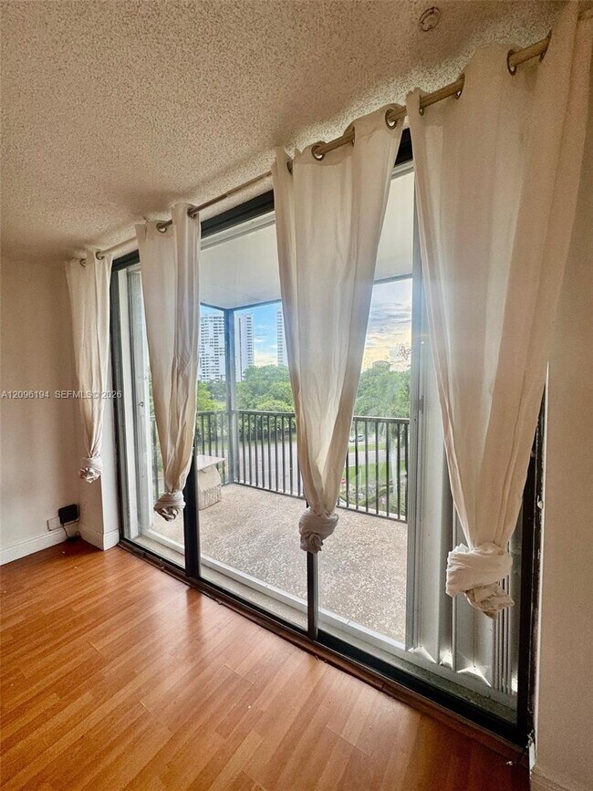 Building Photo - 3475 N Country Club Dr