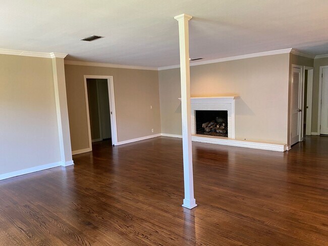 Building Photo - Beautiful 3/2 in South Highlands