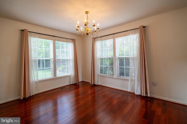 Building Photo - 10955 Southcoate Village Dr