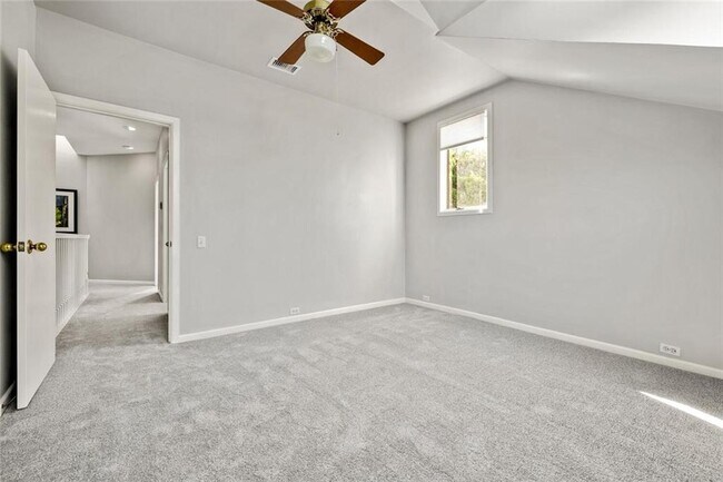 Building Photo - 2605 Stratford Dr