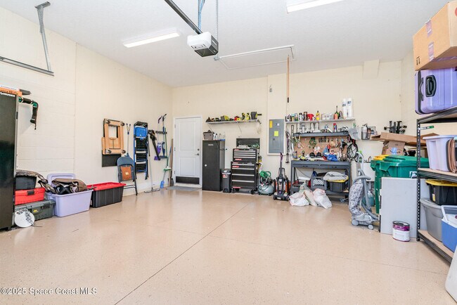 Building Photo - 2829 Avalonia Dr