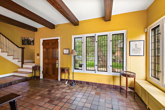 Building Photo - 2023-2027 W 108th Pl