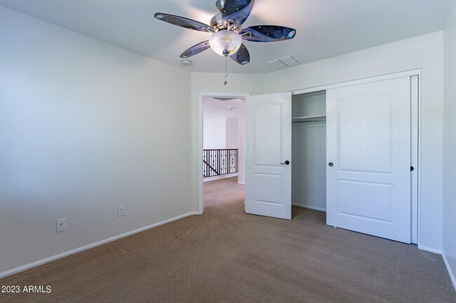 Building Photo - 2943 E Quiet Hollow Ln