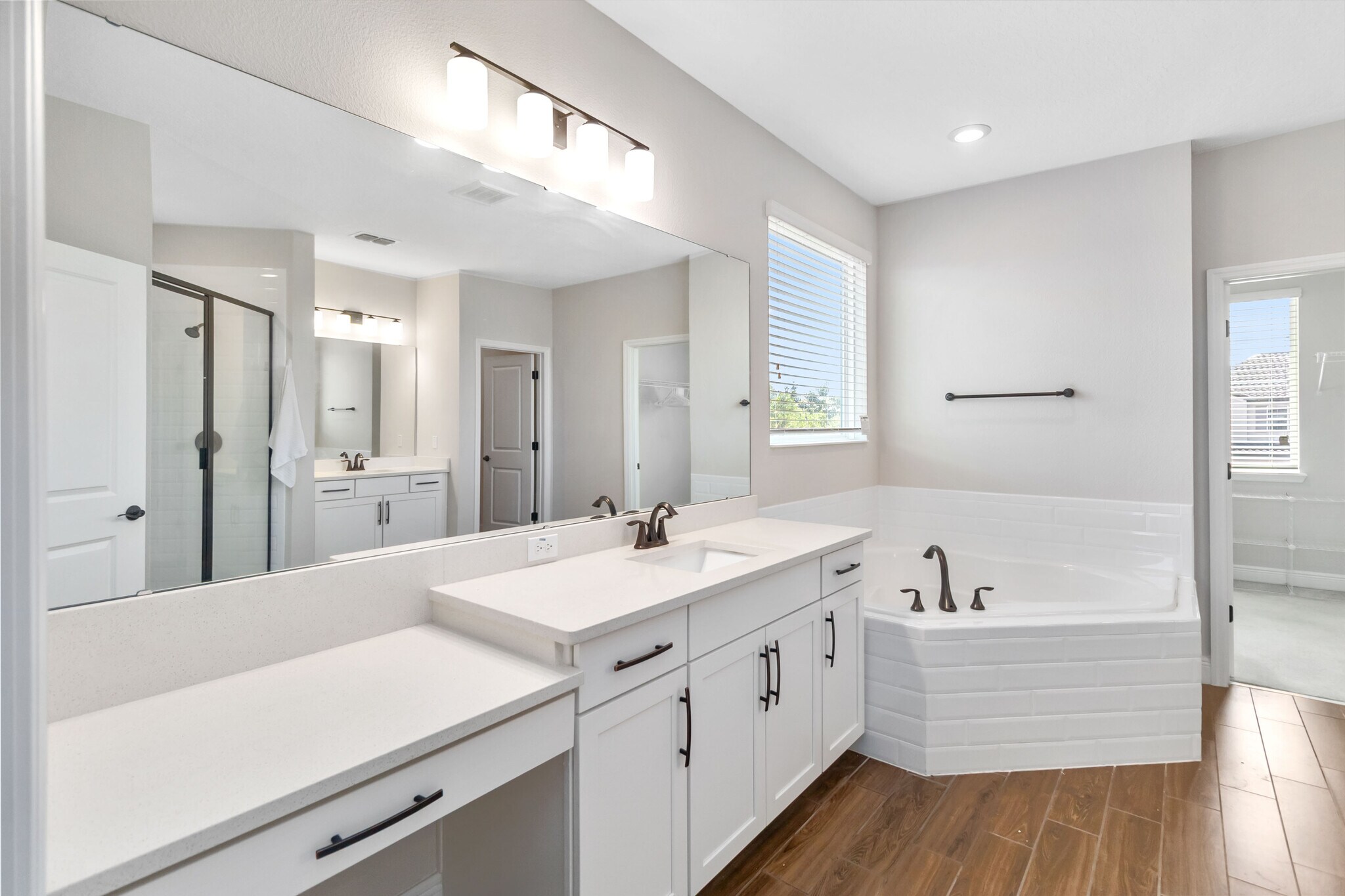 master bathroom - 16753 Gullfloss Ter
