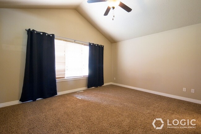 Building Photo - Gorgeous Townhome in South Jordan!
