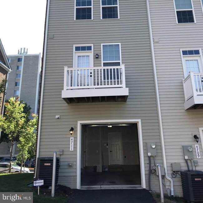 Building Photo - 4711 Crest View Dr