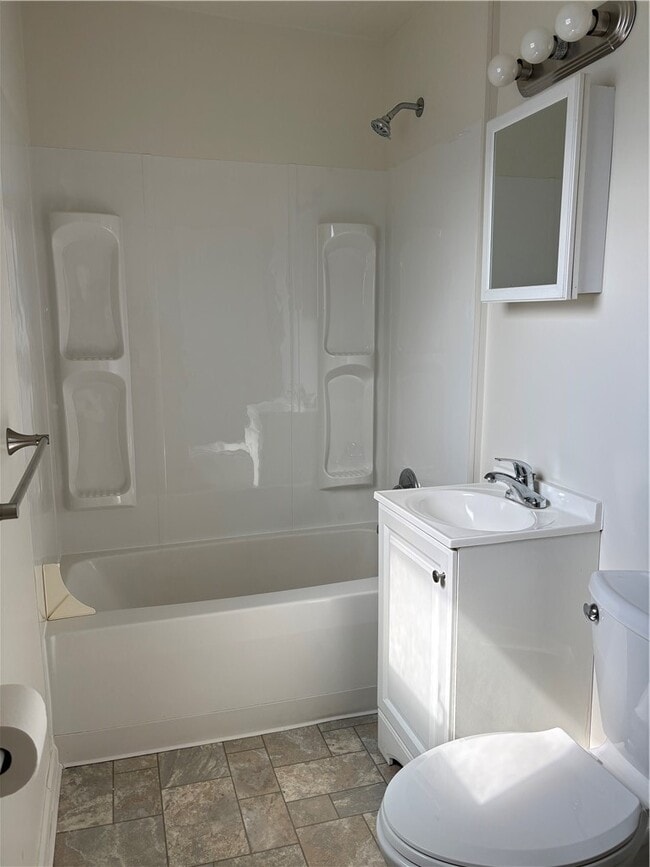 Building Photo - 122 W High St