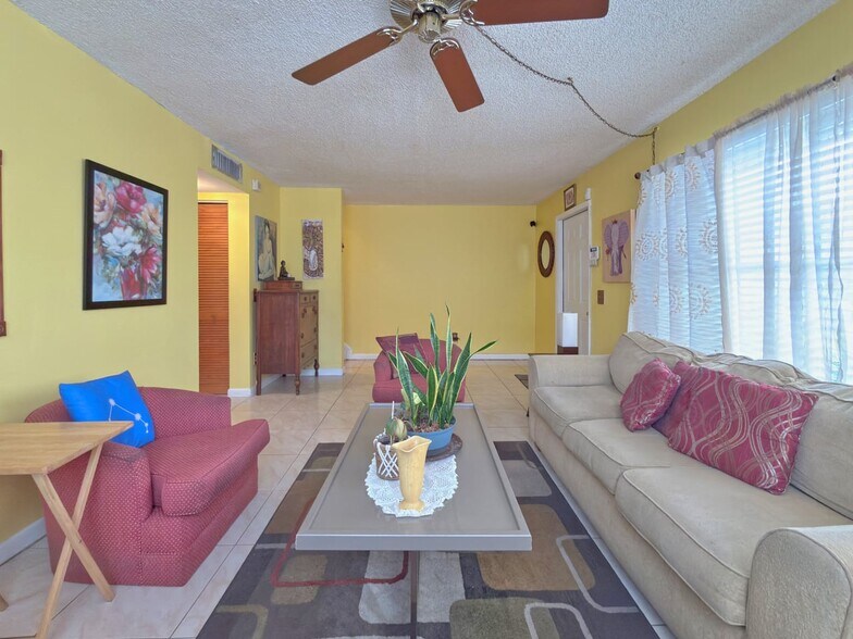 Building Photo - 6500 SW 41st Ct