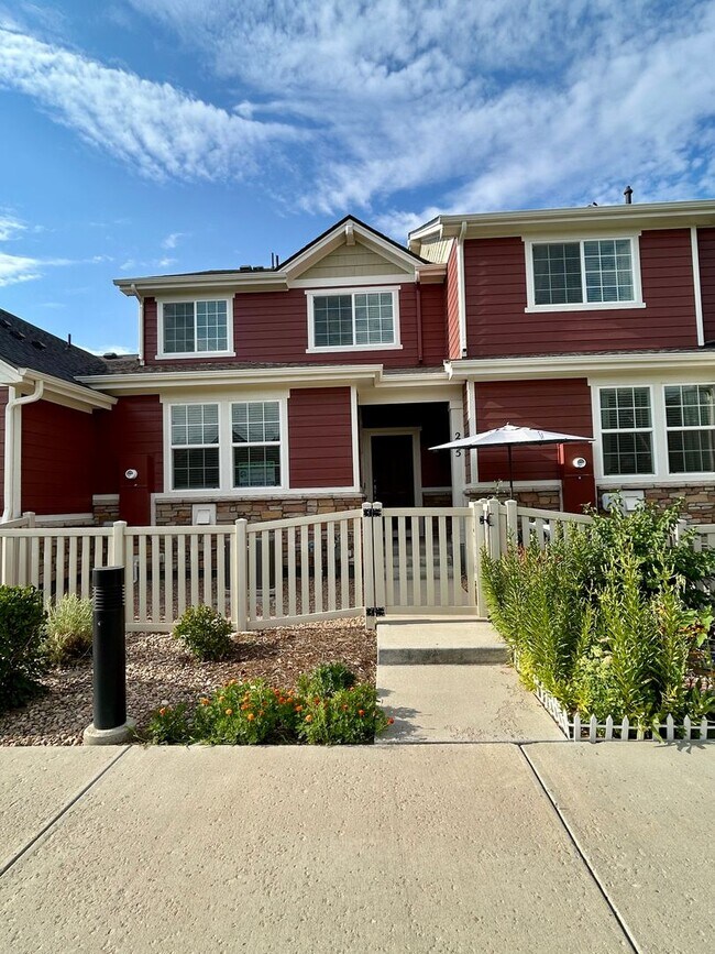 Building Photo - Modern Three Bedroom Townhome Available For Rent in Creekside