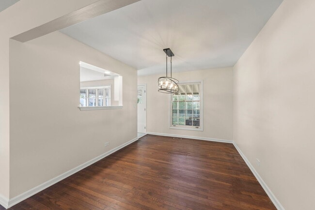 Building Photo - 345 Green Valley Dr