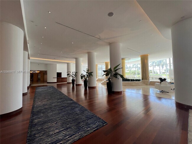 Building Photo - 5161 Collins Ave