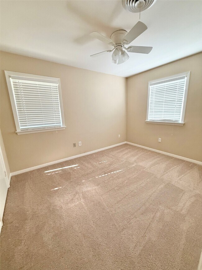 Building Photo - 106 Longacre Dr