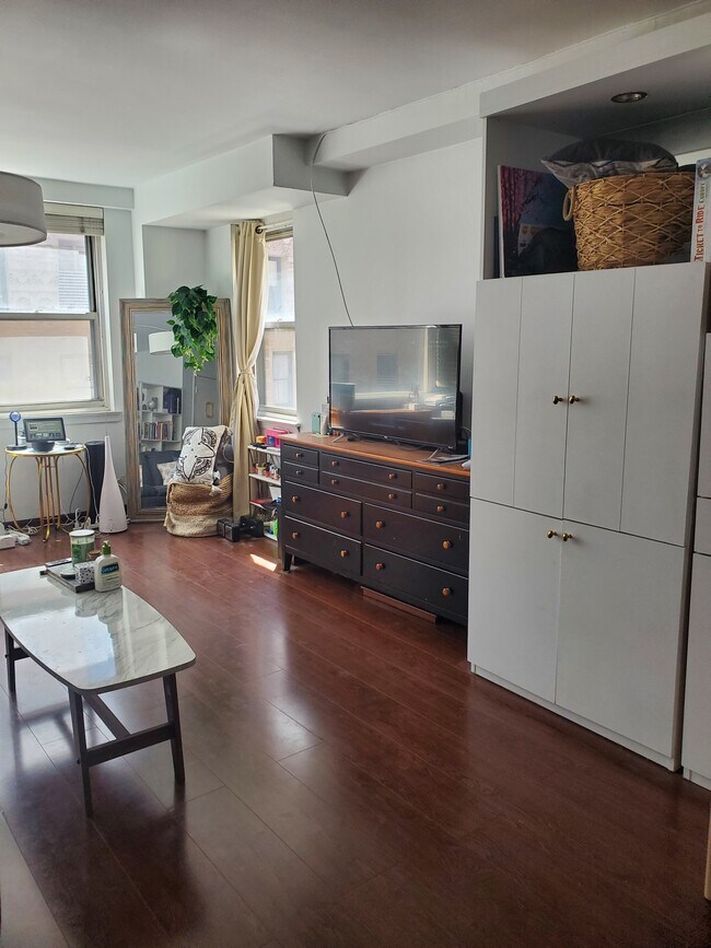 Building Photo - 139 E 33rd St