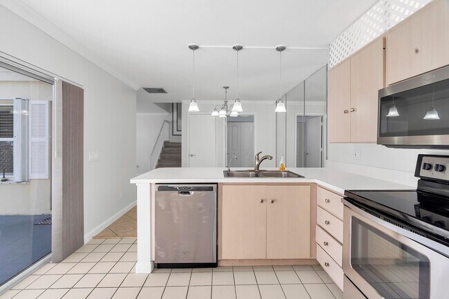 Building Photo - 8159 Andover Ct