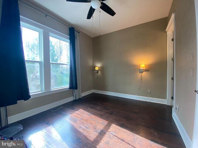 Building Photo - 2163 Potomac River Blvd