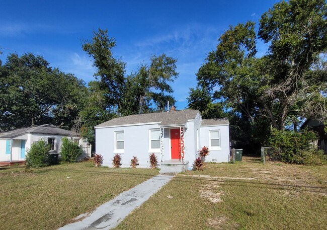 Building Photo - 1408 Dexter Ave