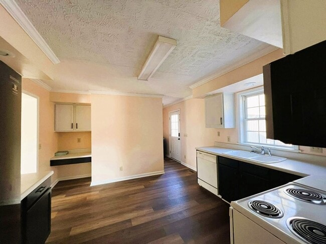 Building Photo - 108 Glenn Forest Dr