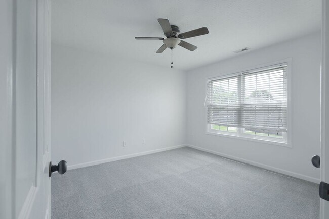 Building Photo - 100 Strathmore Ct