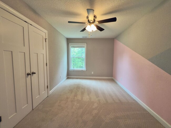 Building Photo - Newer Home