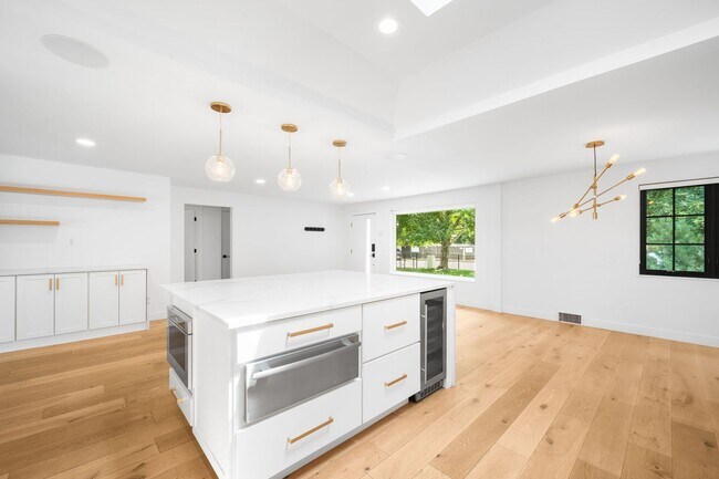 Building Photo - LUX 3BD, 2BA Belcaro Home with 2-Car Garage