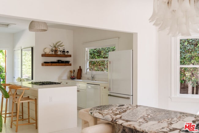 Building Photo - 1163 Nelrose Ave