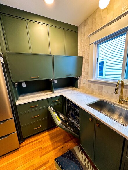 Dishwasher - 299 Wellington Rd