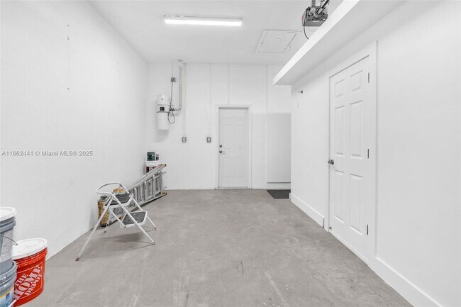 Building Photo - 6402 SW 93rd Pl