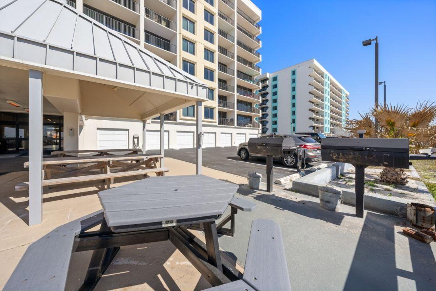 Building Photo - 407 W Beach Blvd