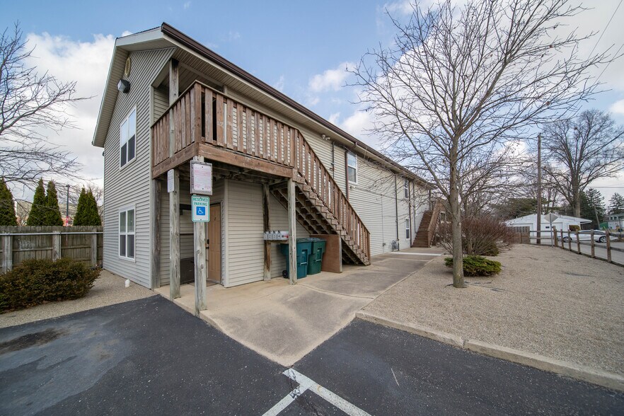 2nd Floor Balcony - 701 N Dicks St