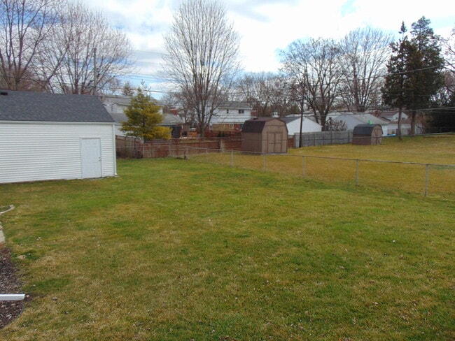 Building Photo - 11730 Riverside Dr