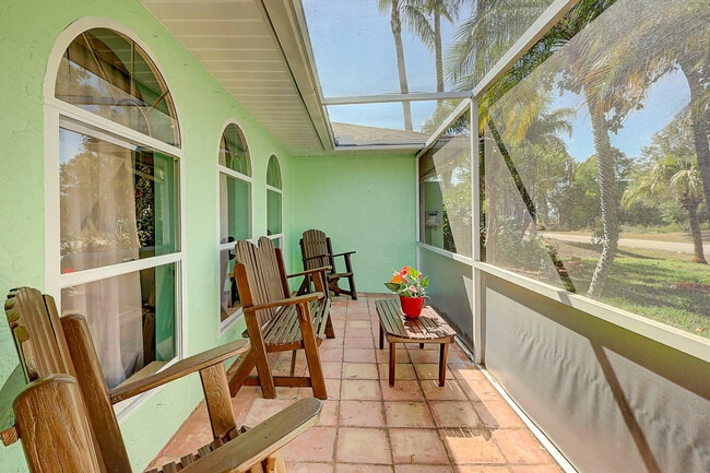 Building Photo - 238 SW Grove Ave