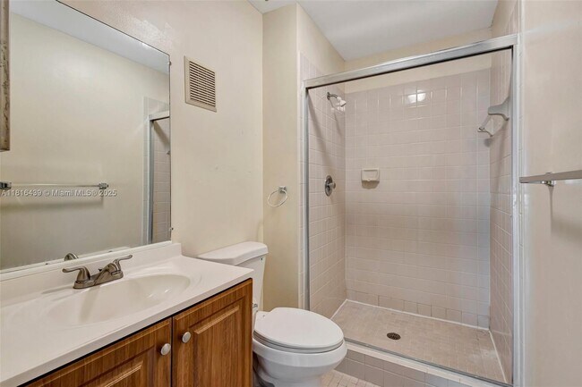 Building Photo - 5057 Forsythia St