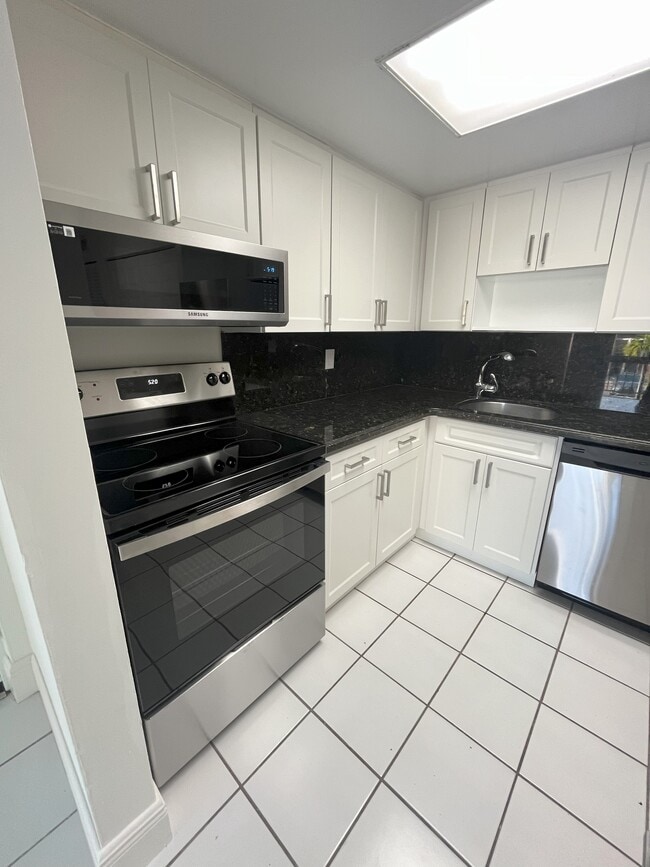 Building Photo - 8311 SW 142nd Ave