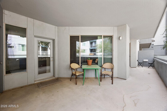 Building Photo - 945 E Playa Del Norte Dr
