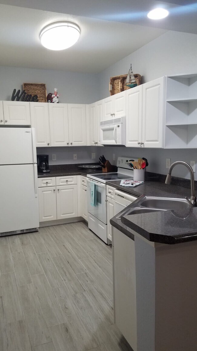 Large kitchen - 2352 57th Cir