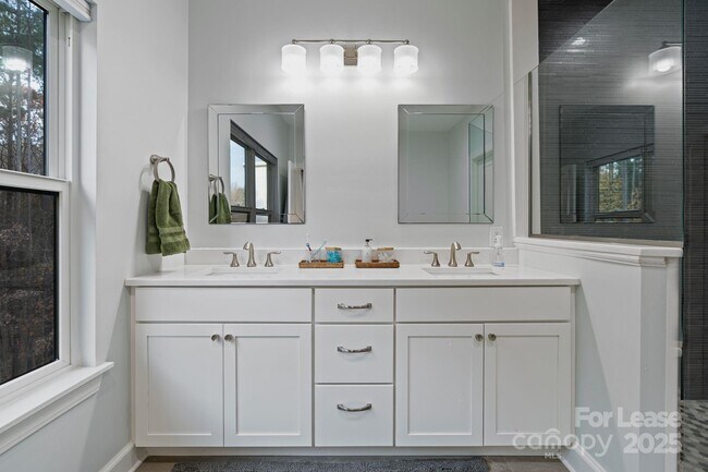 Building Photo - 122 Rutan Ct