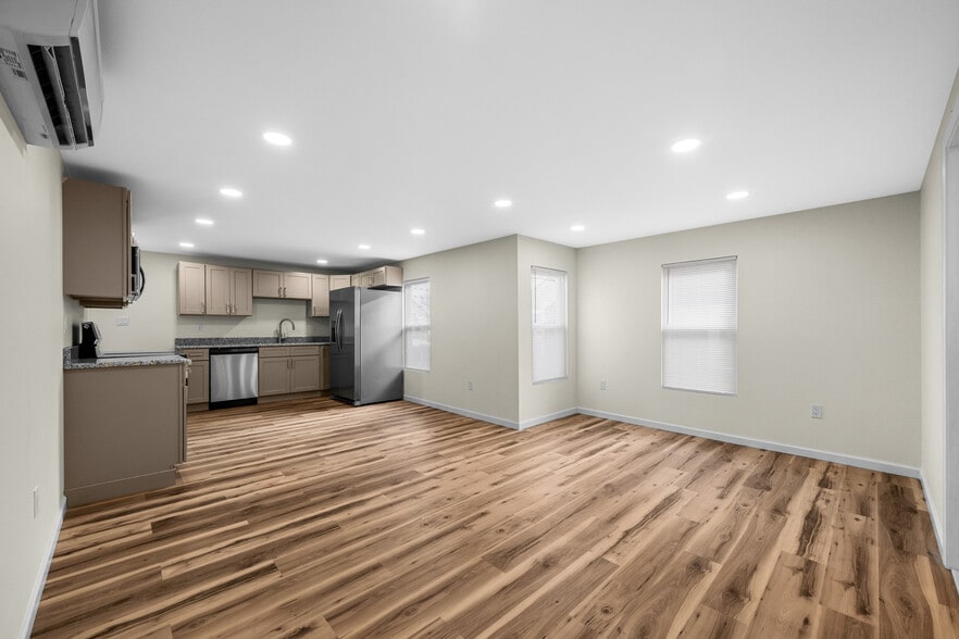 Building Photo - 346 Bennett St