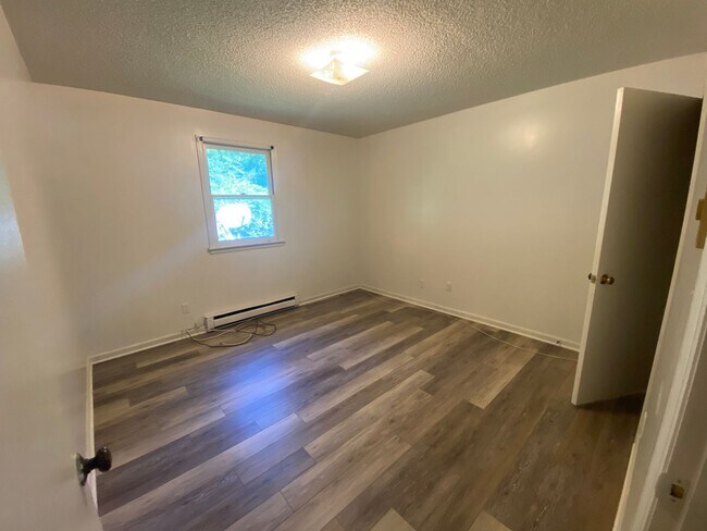 Building Photo - 217 Osborne St