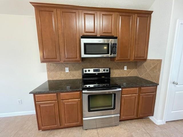 Building Photo - 1601 White Willow Ln