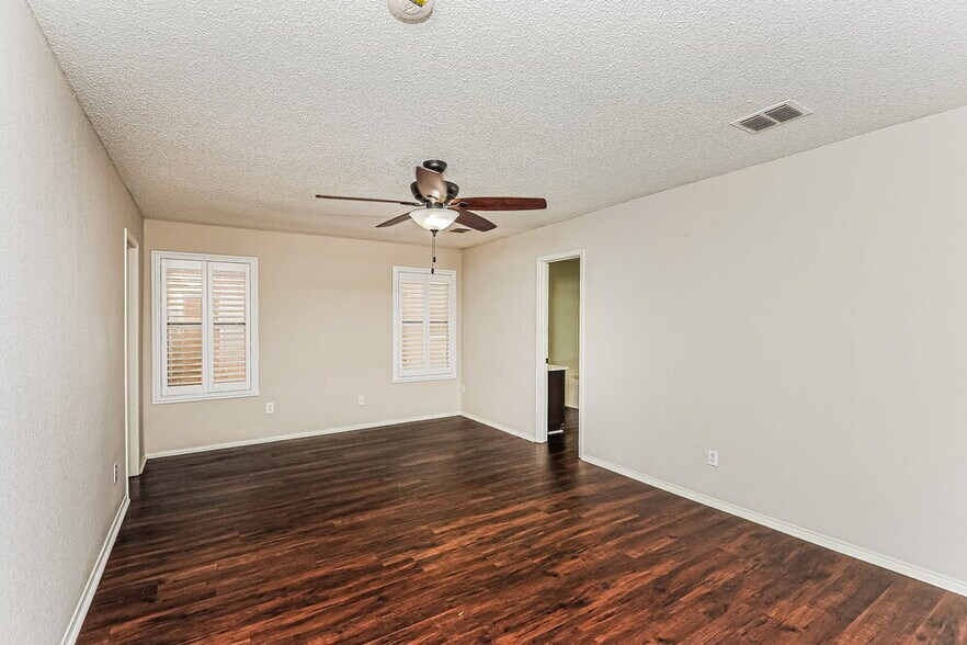 Building Photo - 8705 Stonebriar Ln