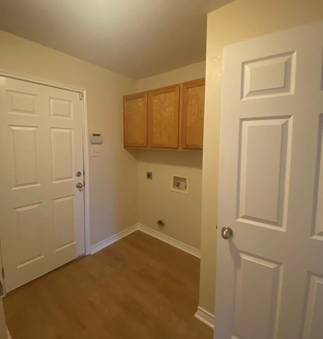 Building Photo - "Charming 3-Bedroom Retreat in College Station with Spacious Living!"