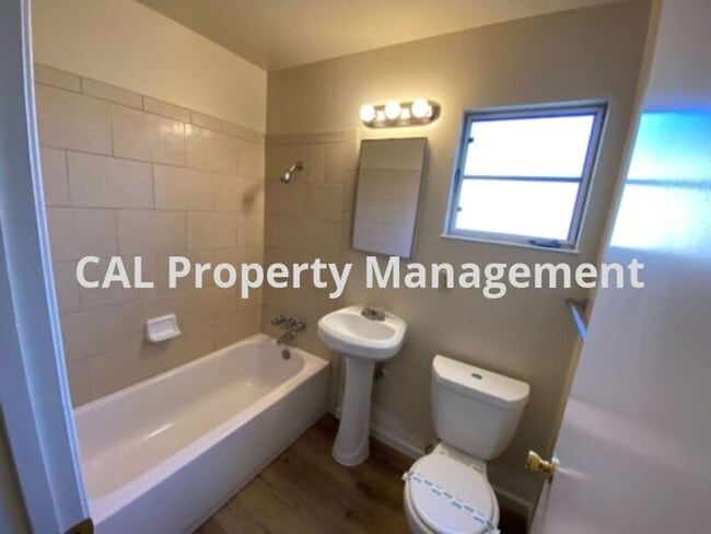 Building Photo - Charming 3-Bedroom, 2-Bathroom Home with Fireplace & Fenced Backyard