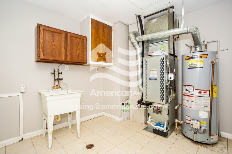 Building Photo - 20019 Lexington