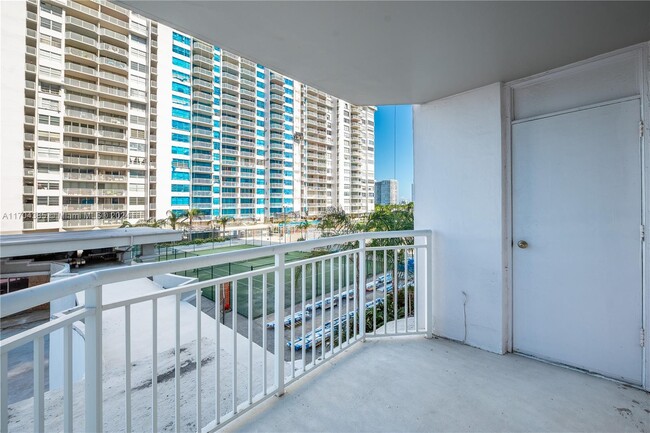 Building Photo - 18041 Biscayne Blvd