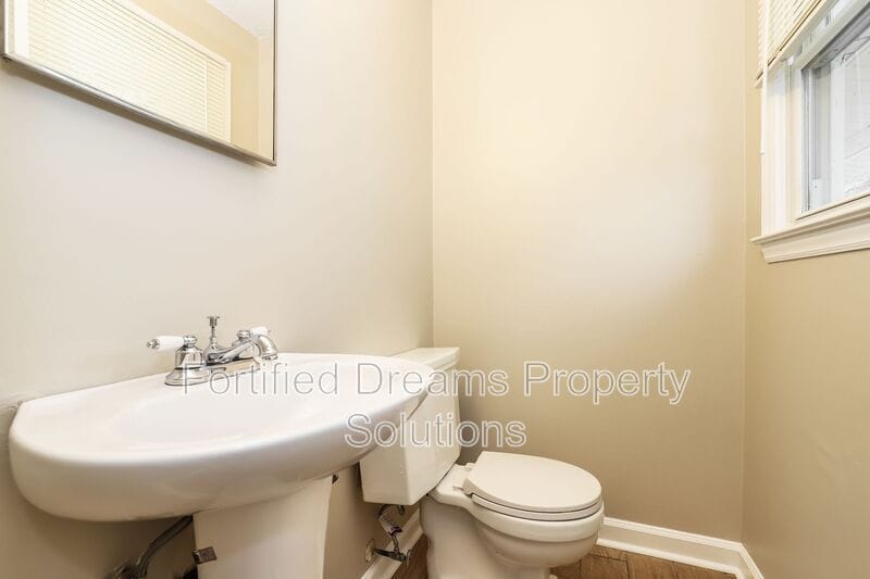 Building Photo - 2204 Celeste Ct