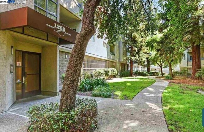Building Photo - 1256 Stanhope Ln
