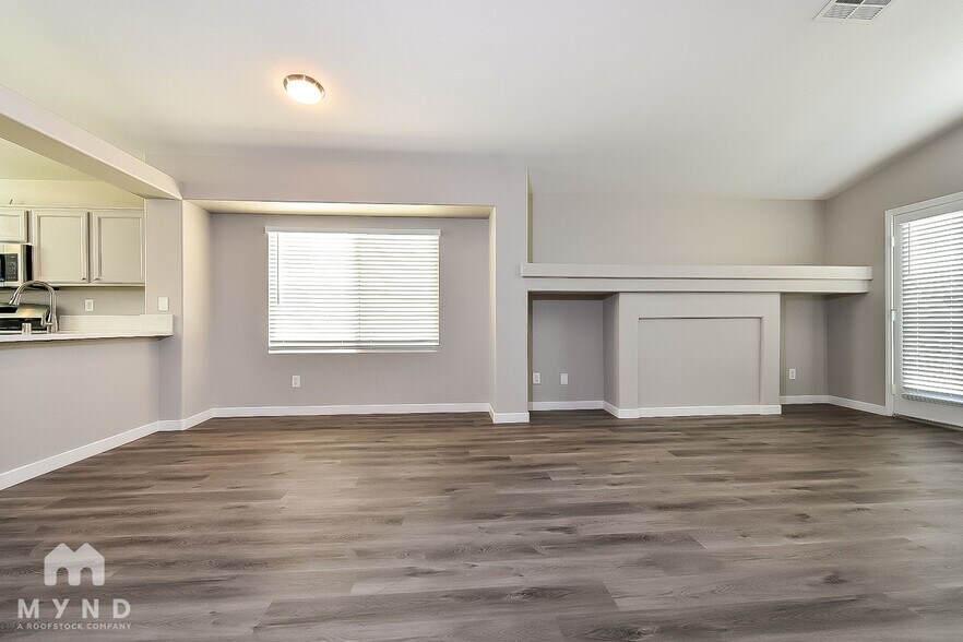 Building Photo - 8116 Dinsmore Dr