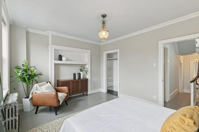 Building Photo - 1228 Catharine St