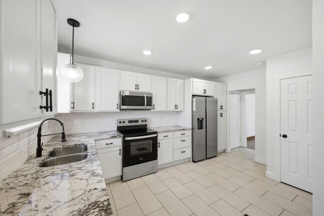 Building Photo - 415-417 S Huron Ave